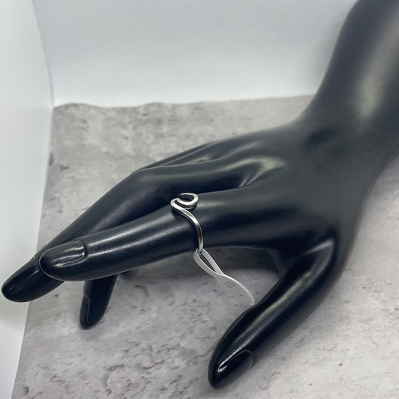 Dainty Silver Wave Ring - Picture 5 of 12